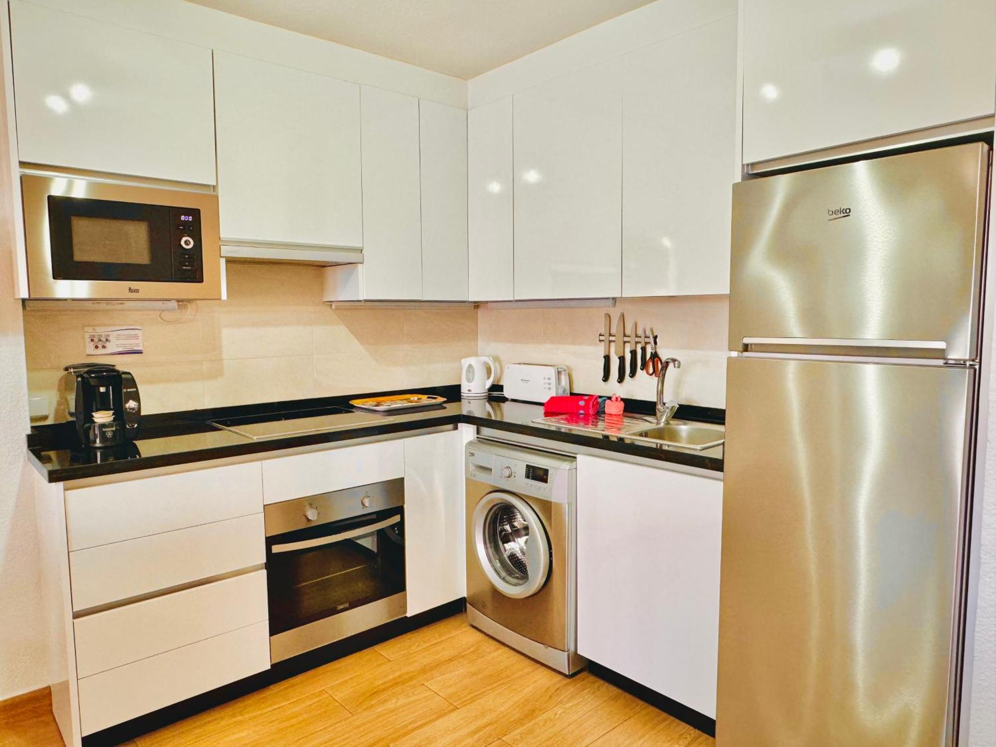 Aparthotel Pueblo Evita Premium Benalmadena